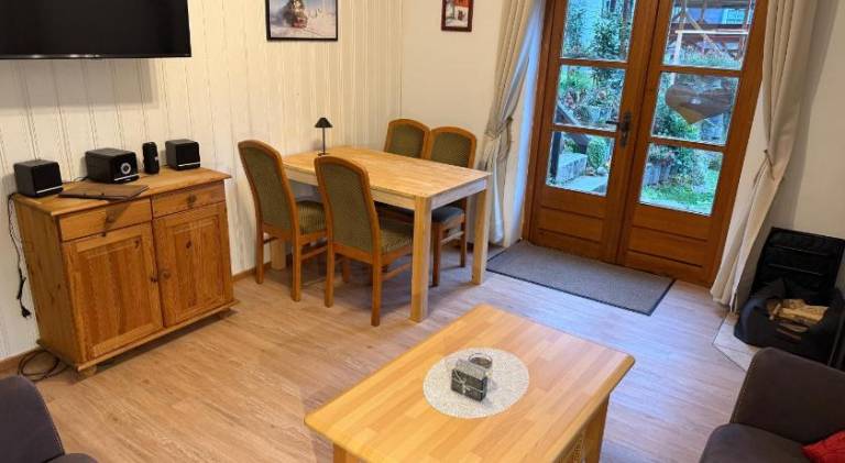 Holiday apartment with garden, barbeque & patio — photo 3
