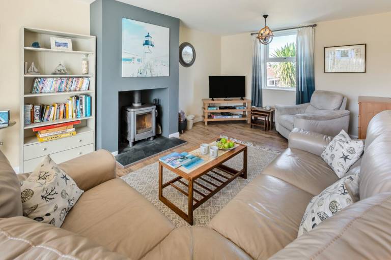 Cottage with yard & barbeque in Helston