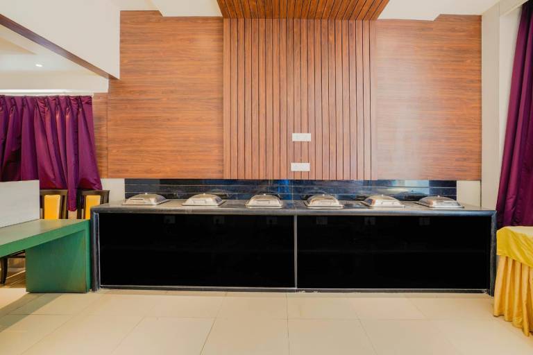 Townhouse OAK Hotel Devanshi Inn — photo 4