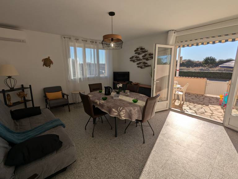 Apartment with terrace — photo 4