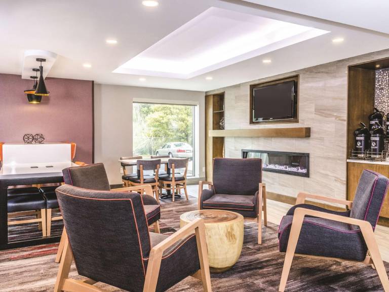 La Quinta Inn & Suites by Wyndham San Francisco Airport N — photo 2