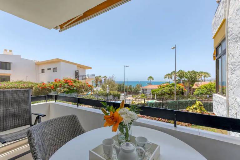 Vacation Apartment 'Apartamento Con Vistas Al Mar' with Sea View, Wi-Fi and Air Conditioning in San Bartolomé de Tirajana
