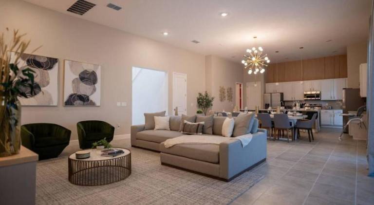 Villa with pool & hot tub | Pet-friendly — photo 5