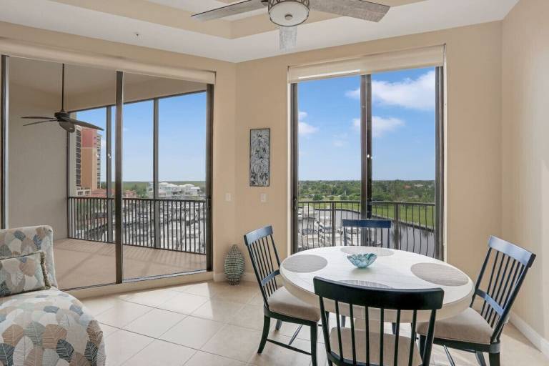 Condo Pelican