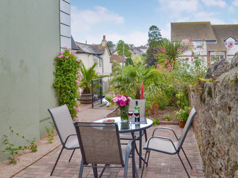 Family-friendly beautiful cottage with yard | Pets are welcome — photo 3