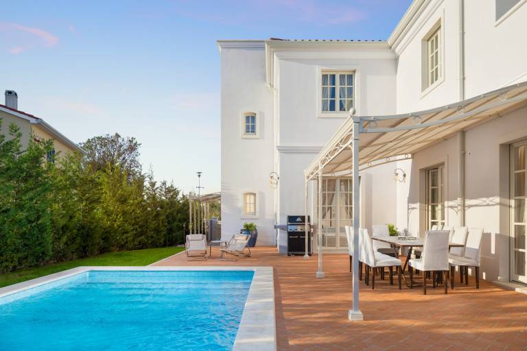 Villa with patio, garden & pool — photo 3