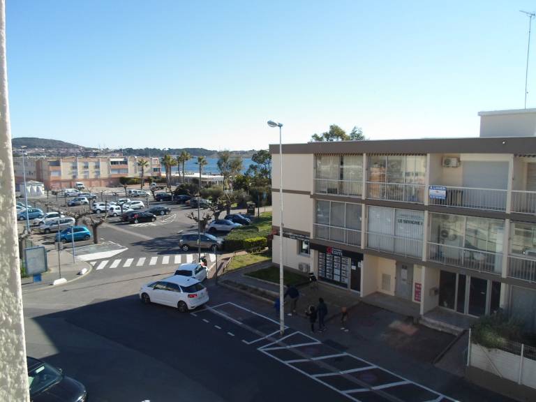 Apartment in Balaruc-les-Bains near pond and spa with loggia, pets allowed — photo 4