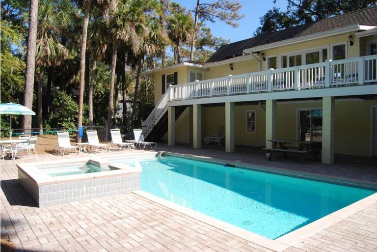 Vacation home with grill, jacuzzi & yard in Hilton Head Island, SC