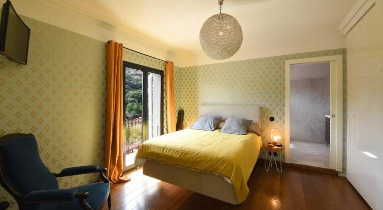 Serviced apartment with yard, pool & BBQ — photo 2