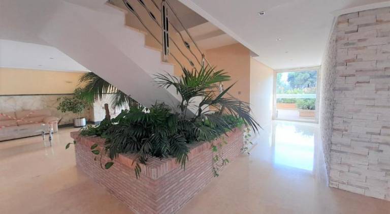 Fully equipped lovely rental apartment with patio, yard & pool | Next to the beach | Pets allowed — photo 3