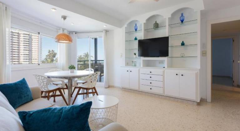 Apartment with pool, patio & yard in Gandia