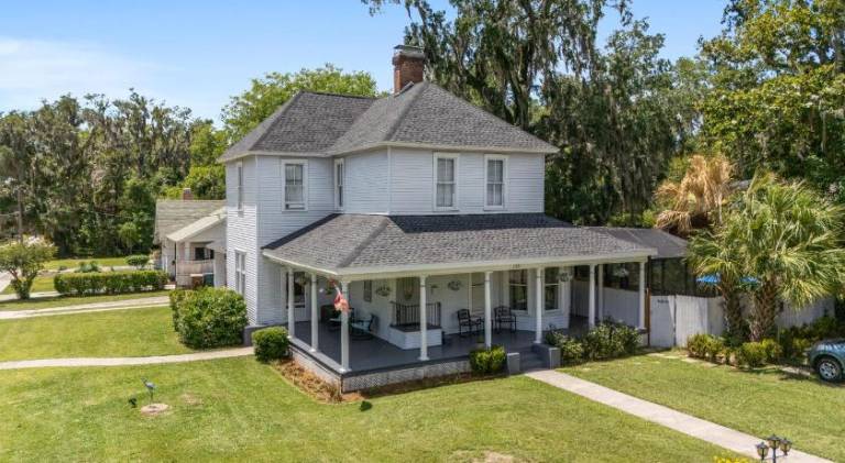 Martin A -Private historic district apt with pool-suite A in Ocala, FL