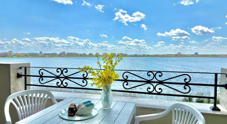 Rental apartment with pool in Pomorie