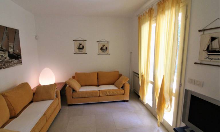 Villa with yard & terrace | Garden view — photo 2