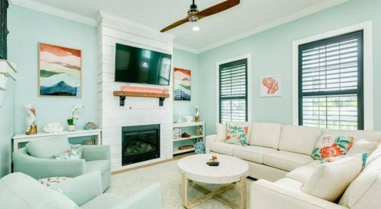 Coral Cottage - Enjoy the Posh Life! Heated Pool, Spa, Fireplace! — photo 3