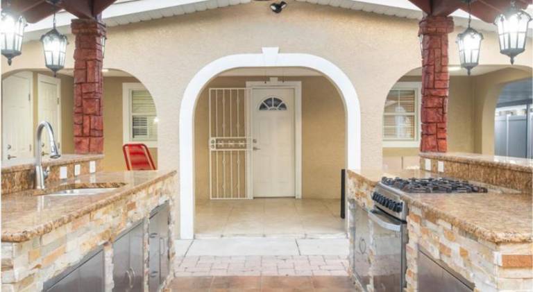 House with jacuzzi | Pet-friendly — photo 3