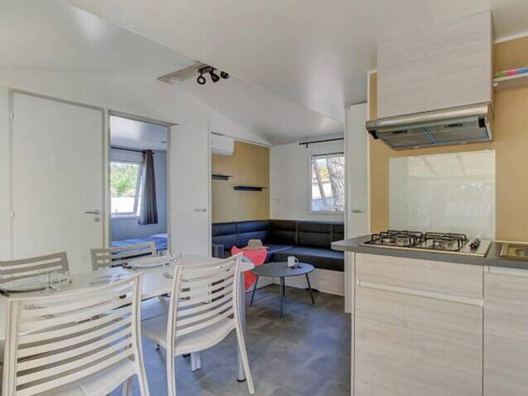 Family-oriented mobile home with heated pool & patio | Dogs allowed — photo 5