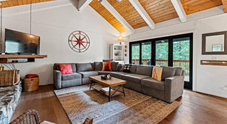 Vacation home with jacuzzi & grill — photo 2
