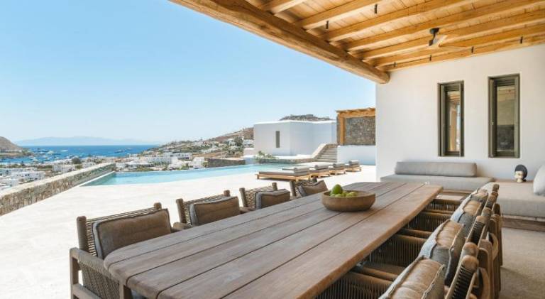 Villa with patio — photo 5