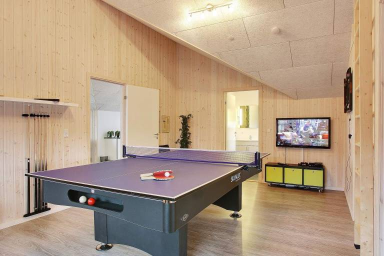Fully equipped spacious house with pool, sauna & patio | Pets are welcome — photo 2