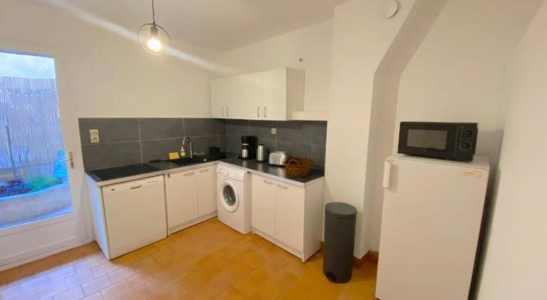Holiday apartment with terrace & yard — photo 3