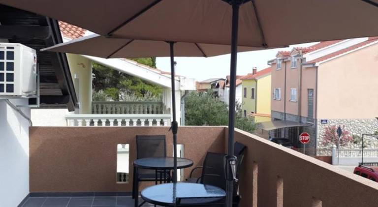 Apartment with terrace — photo 3
