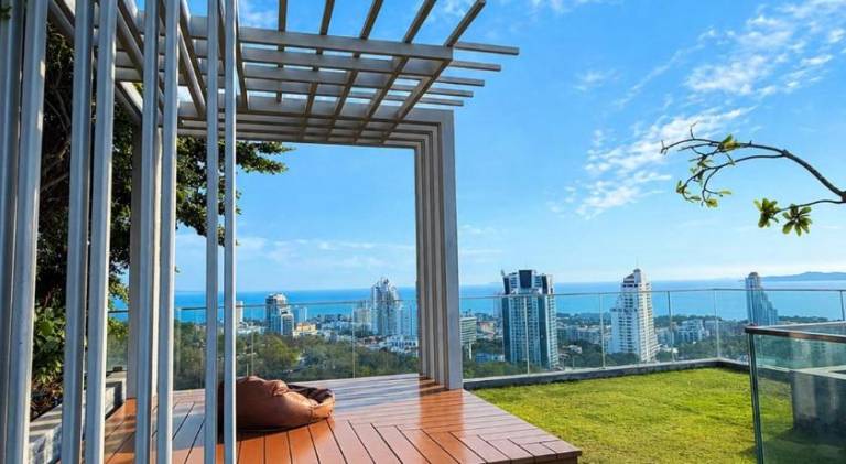 Luxury 4BR Villa Private Pool Tropical Garden in Pattaya