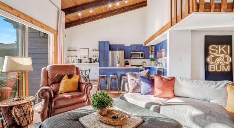 Fully equipped spacious apartment with hot tub & pool | Pet-friendly in Steamboat Springs, CO