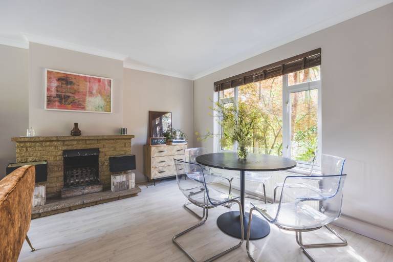 Spacious 3BR Home Huge Garden Free Parking