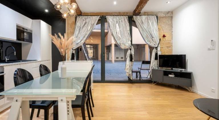 Le Yona Mirabeau - Appartement T3 Atypique situe dans le centre ville historique - proche Rotonde — photo 3