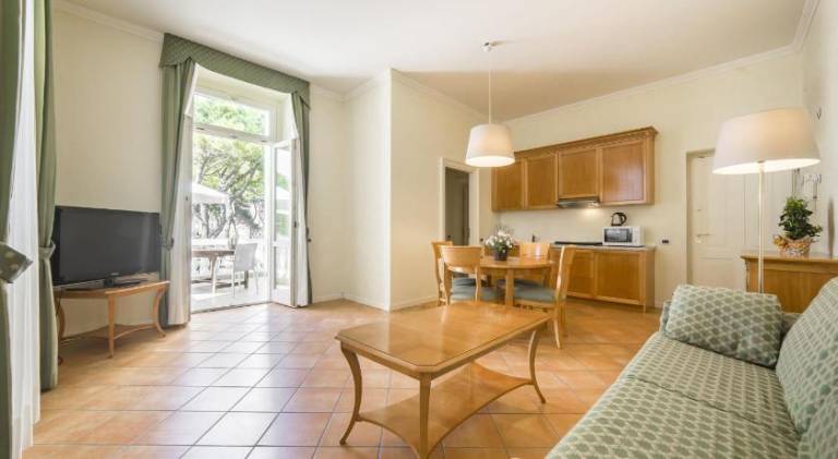 Serviced apartment with terrace & garden | Next to the beach | Good for workation | Pets are welcome — photo 2