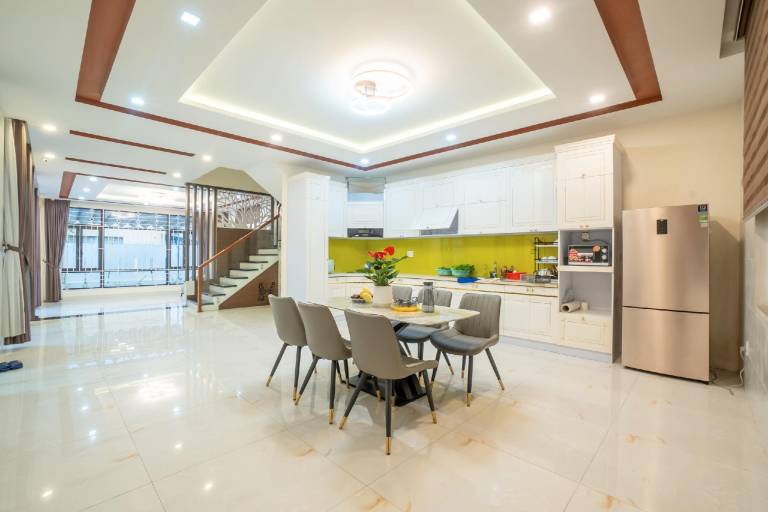 Villa with yard, pool & BBQ | Water view — photo 4