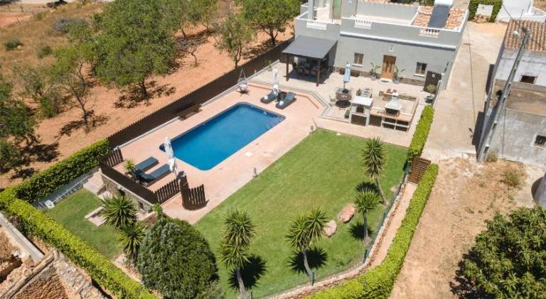 Vacation home with pool — photo 5