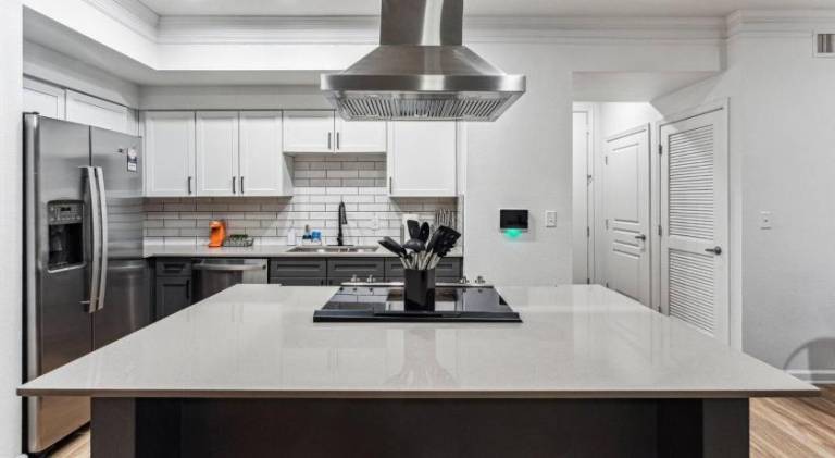 2 BD Luxe Oasis, Near The Star and Shops — photo 4