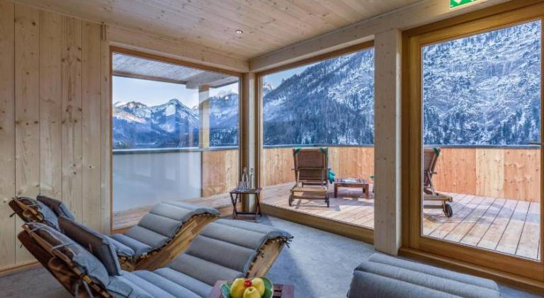 Lodge with sauna, terrace & yard — photo 4
