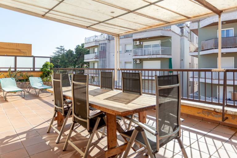 Family-oriented beautiful apartment with terrace, BBQ & fast internet | City view | Beach nearby | Good for workation | Pet-friendly — photo 2