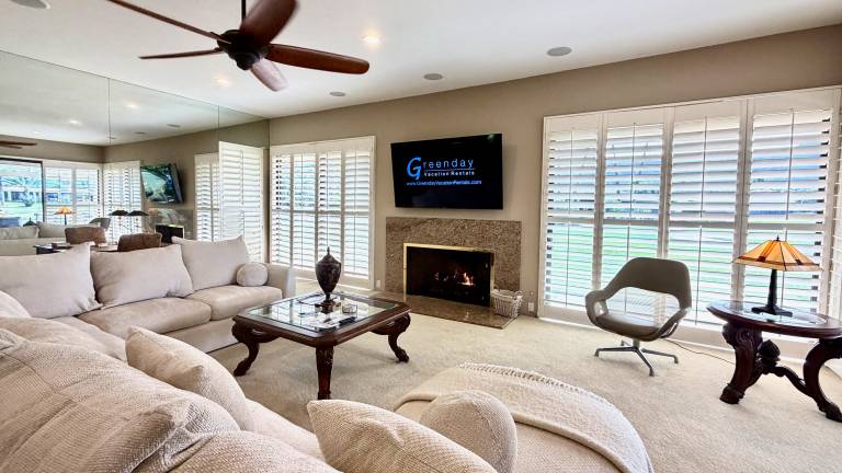 Family-oriented lovely condo with BBQ, yard & pool | Mountain view | Perfect for remote work | Pets allowed — photo 4