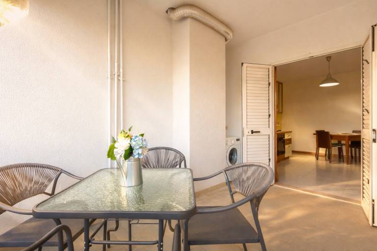 Holiday apartment with yard — photo 3