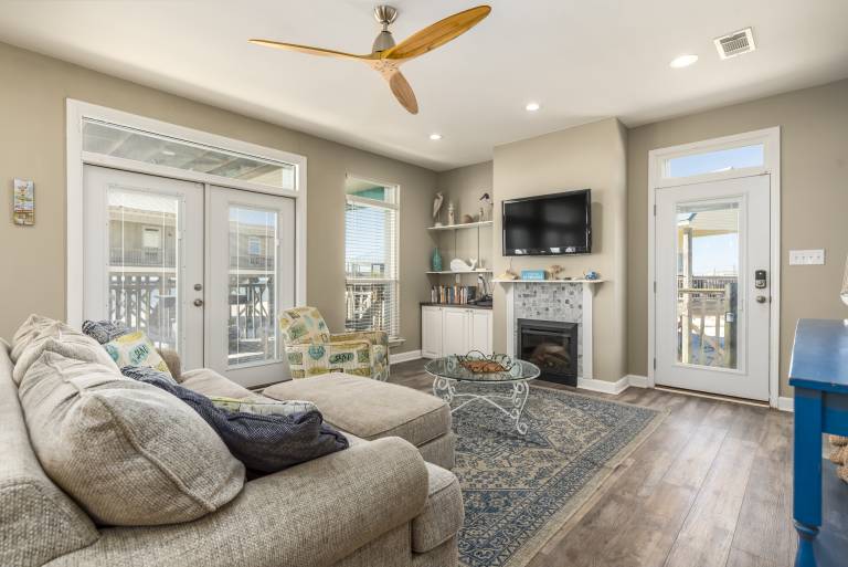 Lazy Daze Beach House - 105 Strand Ct — photo 2