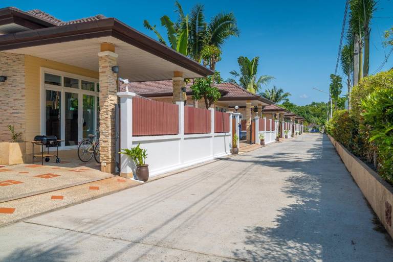 Spacious holiday apartment with terrace, barbecue & private pool | Close to the beach | Pets are welcome — photo 5