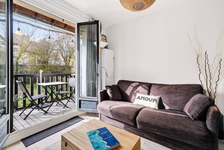 Rental apartment with patio in Touques