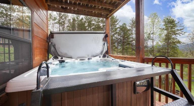 House with jacuzzi — photo 2