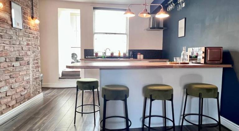 Holiday apartment with patio | Close to Liverpool Cathedral — photo 3