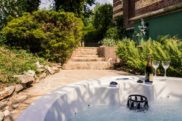 Vacation home with yard, terrace & barbecue — photo 4
