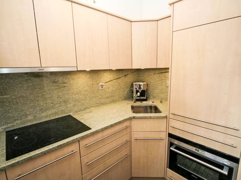 Rental apartment with yard — photo 4