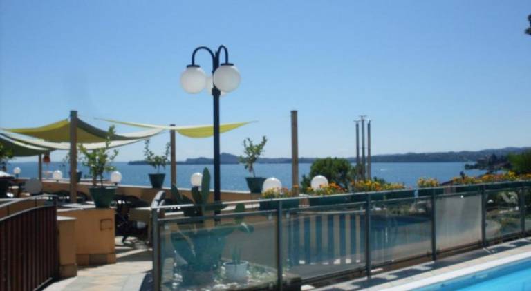 Family-oriented serviced apartment with garden, terrace & jacuzzi | Pets allowed — photo 3
