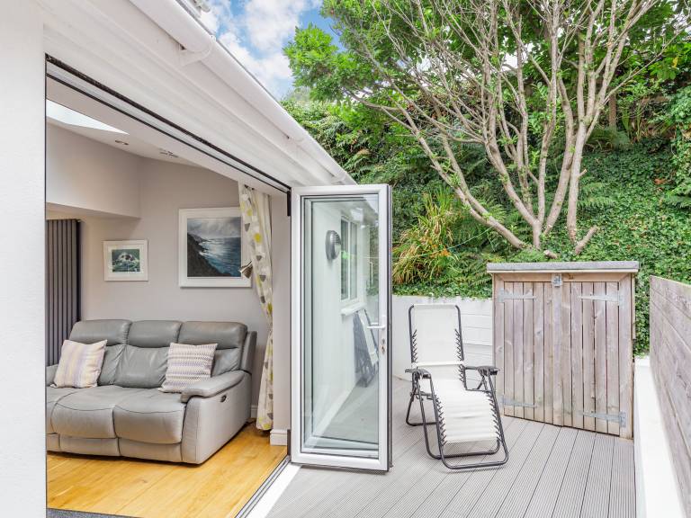Cottage with yard & patio | Beach view — photo 5