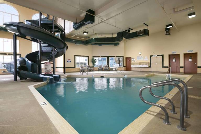 Super 8 by Wyndham Fort Nelson BC — photo 3