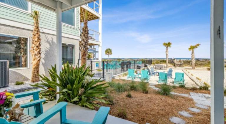 Flamingo Loft - Charming Oceanfront Loft - Multiple Decks - Private Beach Access — photo 3