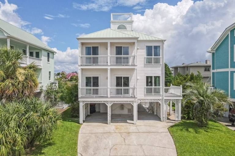 House  Harbor Island